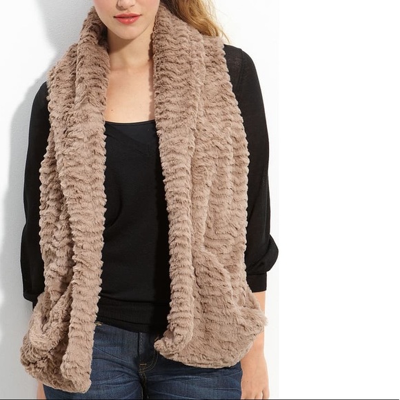 JOLT Nordstrom Faux Fur Clasp Vest w/ Pockets S - Picture 3 of 10